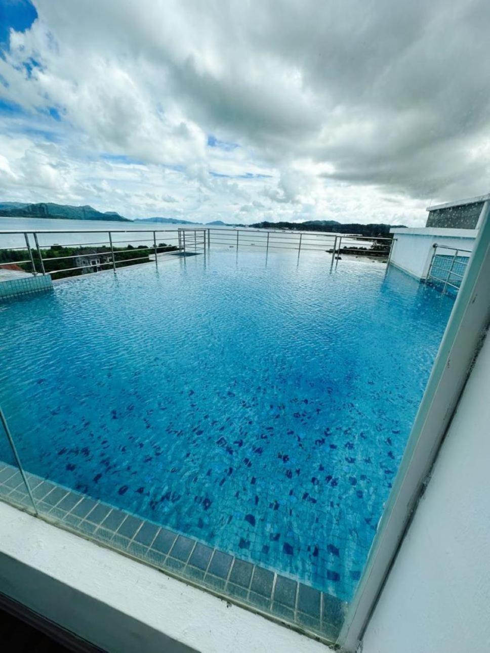 Maya Seaview Families Suite Apartment + Sky Pool Kuah Kültér fotó